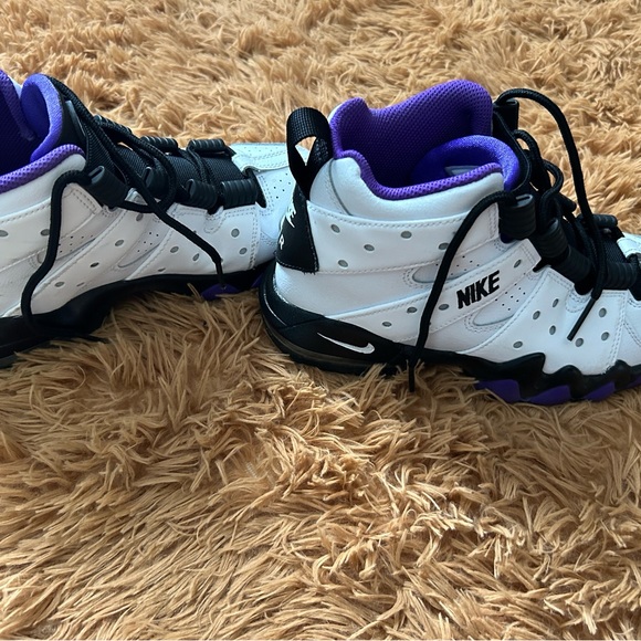 Nike - Picture 2 of 3